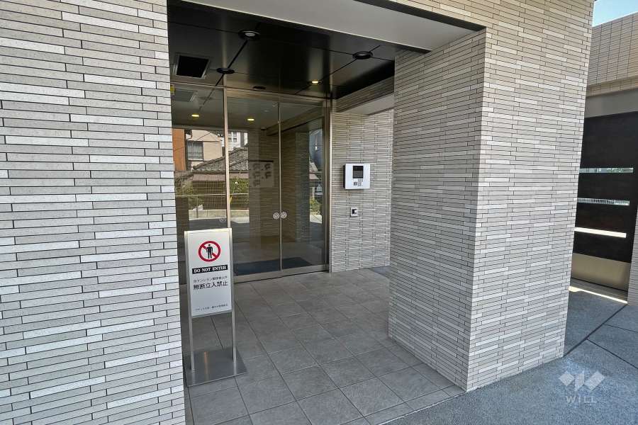 エントランスはオートロック付きです。