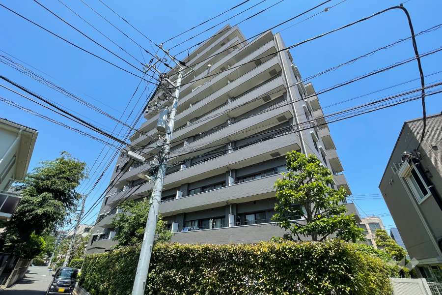 東急ドエルアルス鵜の木イーストコートの外観（南西側から）