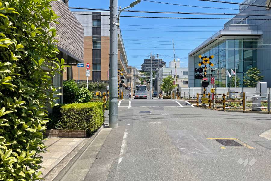 敷地南東側の前面道路