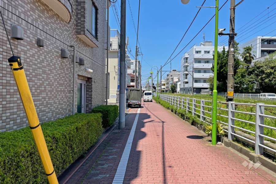 敷地東側の前面道路