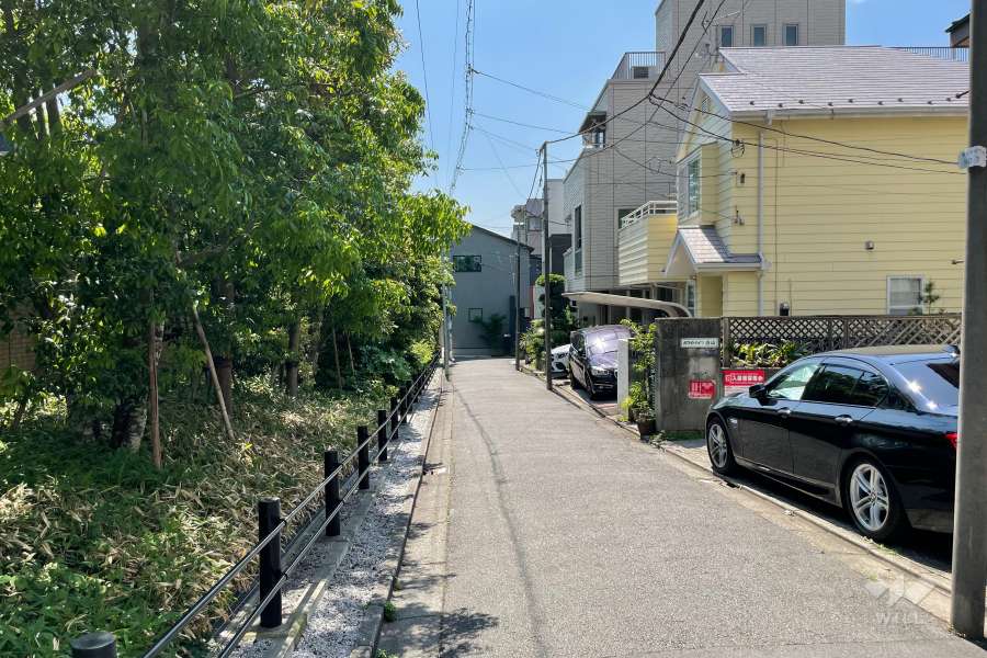 敷地北側の前面道路