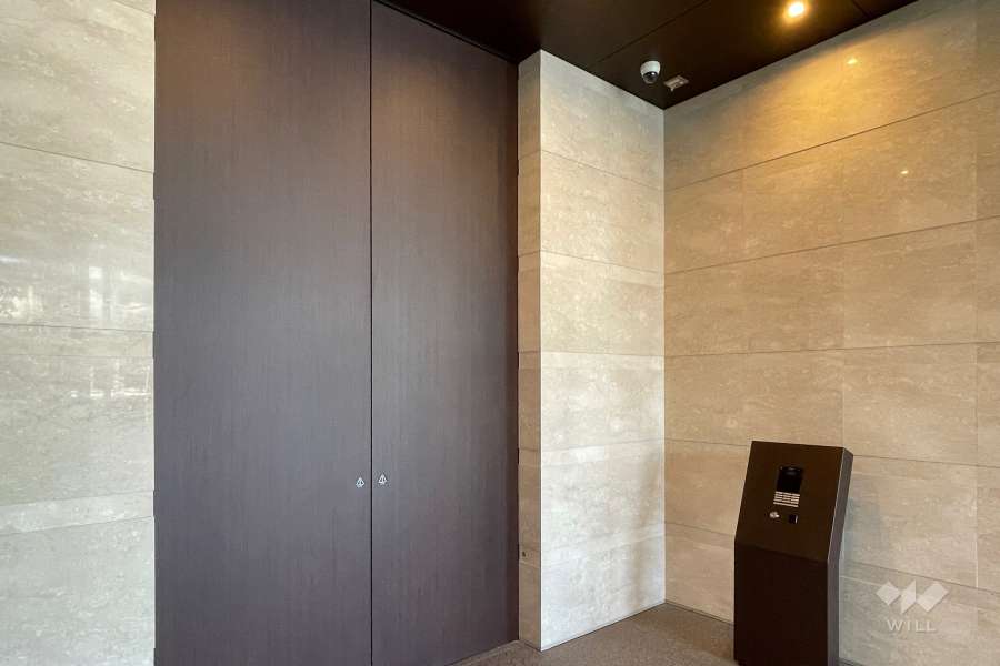 エントランスはオートロック付きです。