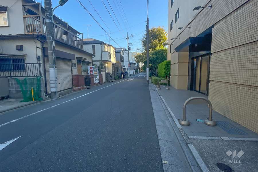 敷地東側の前面道路