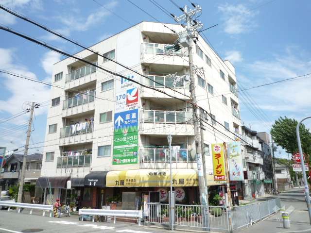ニュー甲子園ハイツの外観（西側から）