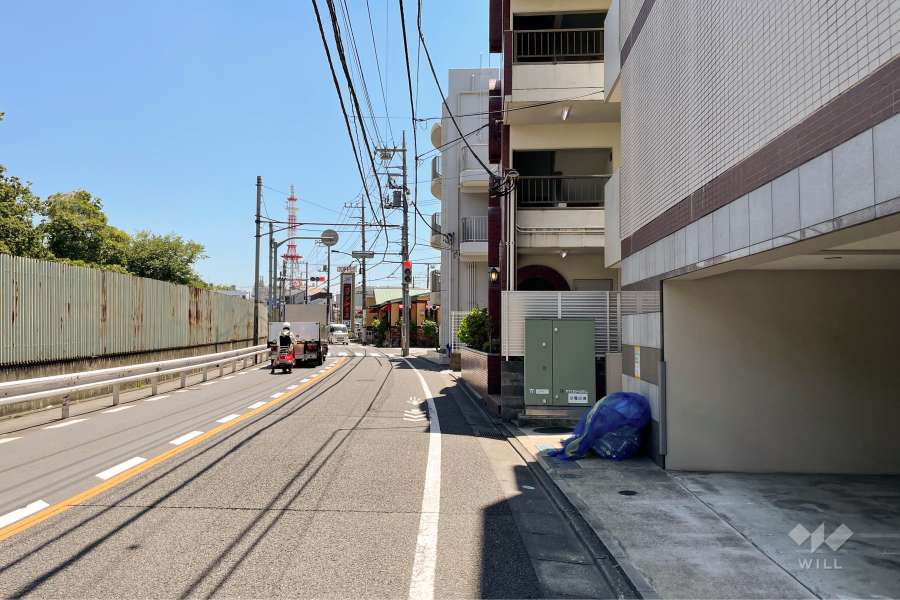 敷地北東側の前面道路