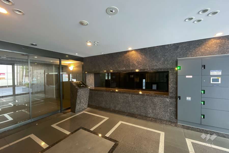 エントランスはオートロック付きです。