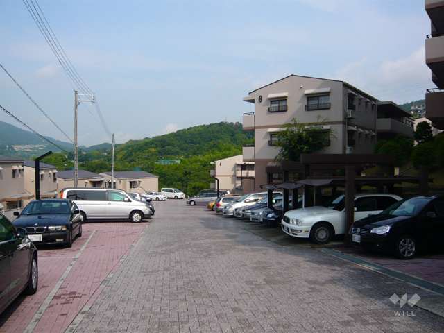 敷地内駐車場（屋外平面式と機械式とがあります。）
