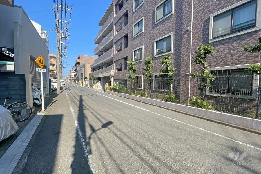 敷地南西側の前面道路