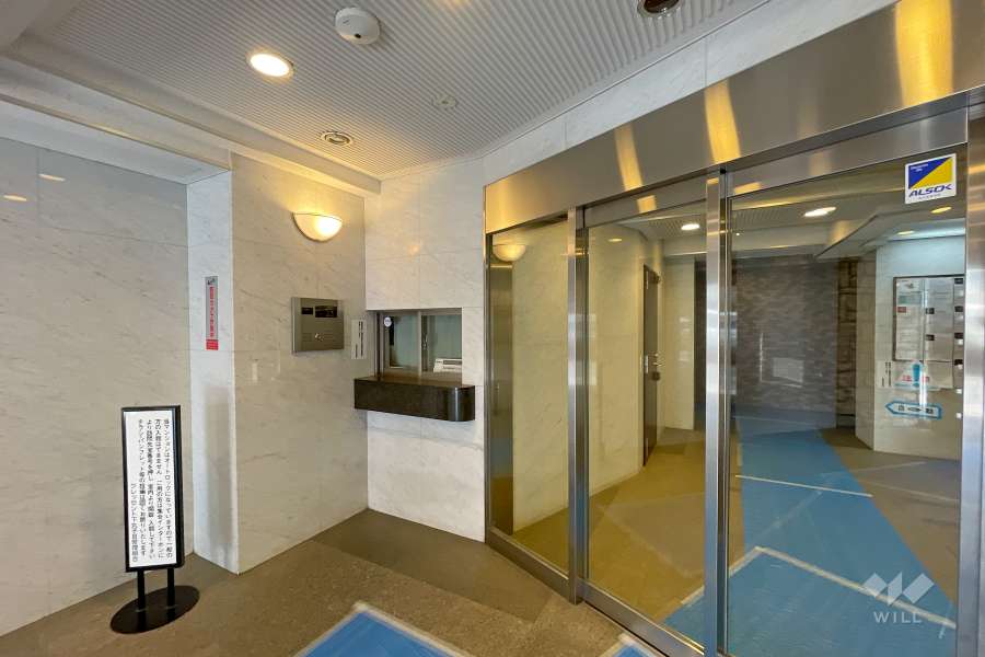 エントランスはオートロック付きです。