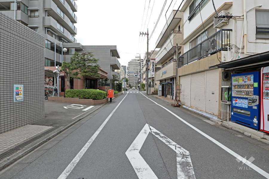 敷地の北西側道路（北東側から）