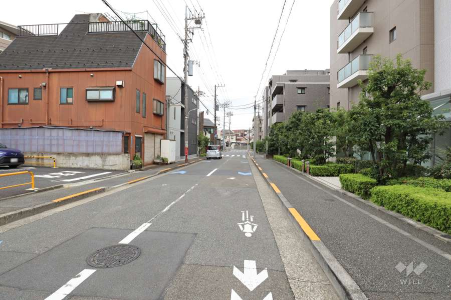 敷地北東側の前面道路