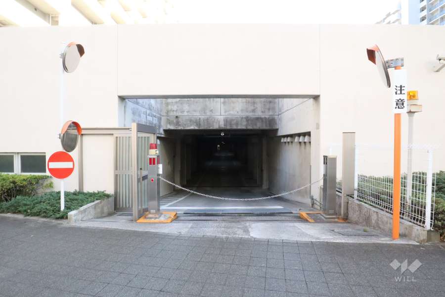敷地内駐車場（屋内平面式）の出入り口