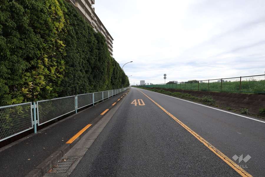 敷地南西側の前面道路