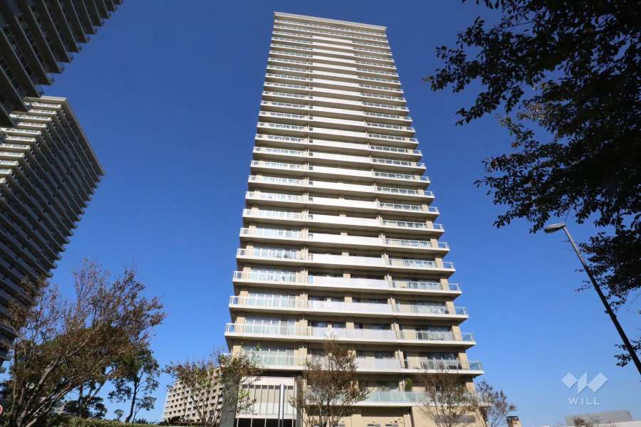 ザ・リバープレイス イーストタワーの外観（南側から）