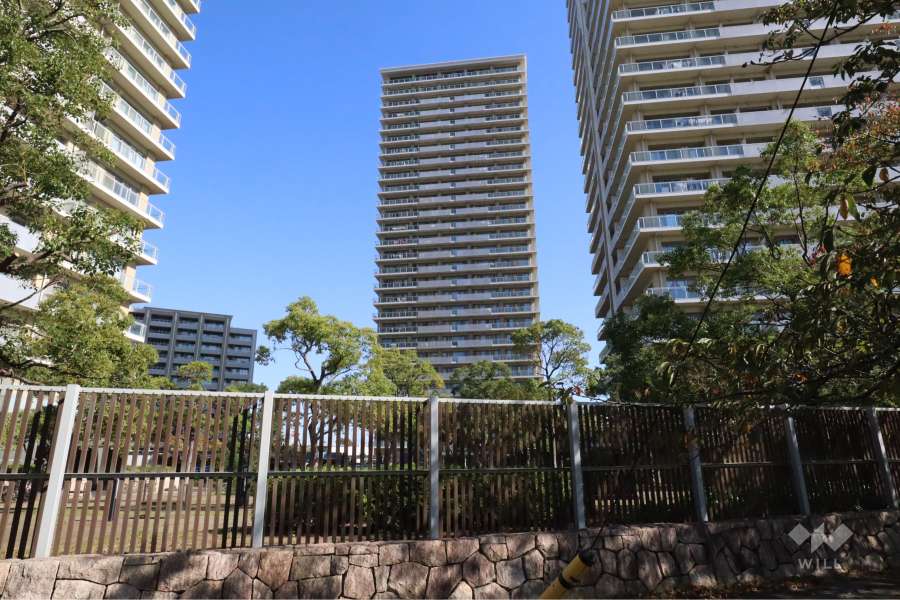 ザ・リバープレイス イーストタワーの外観（西側から）