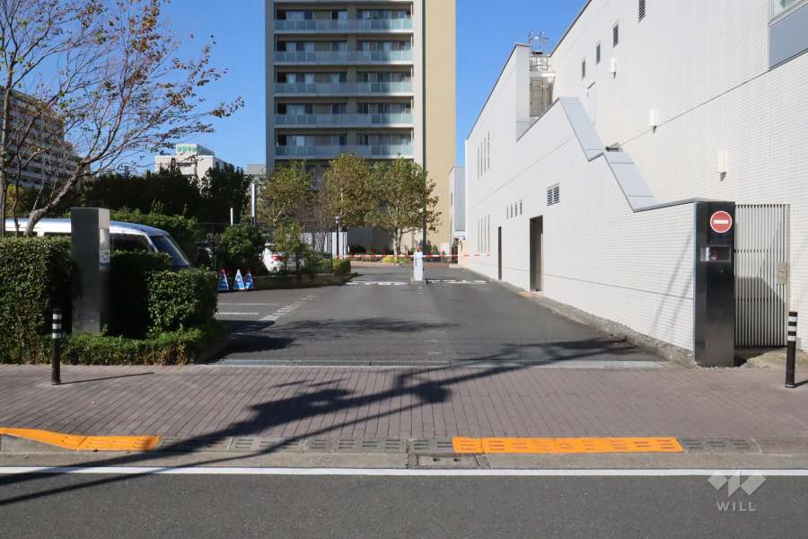 駐車場の出入り口