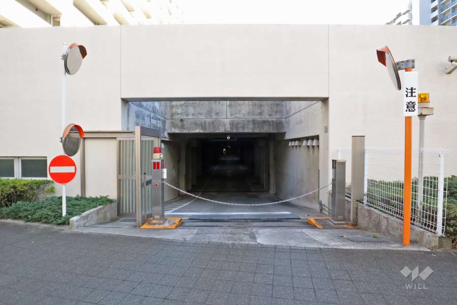 駐車場出入口（ロボットゲート付き）