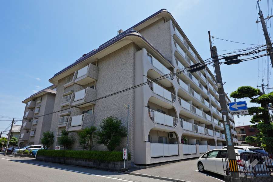 日商岩井上甲子園マンションの外観(北西側から)
