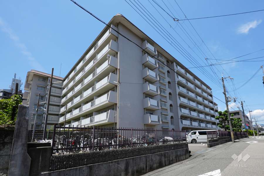 日商岩井上甲子園マンションの外観(東側から)