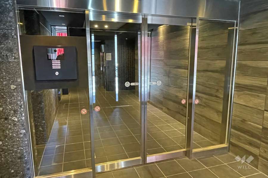 エントランスはオートロック付きです。