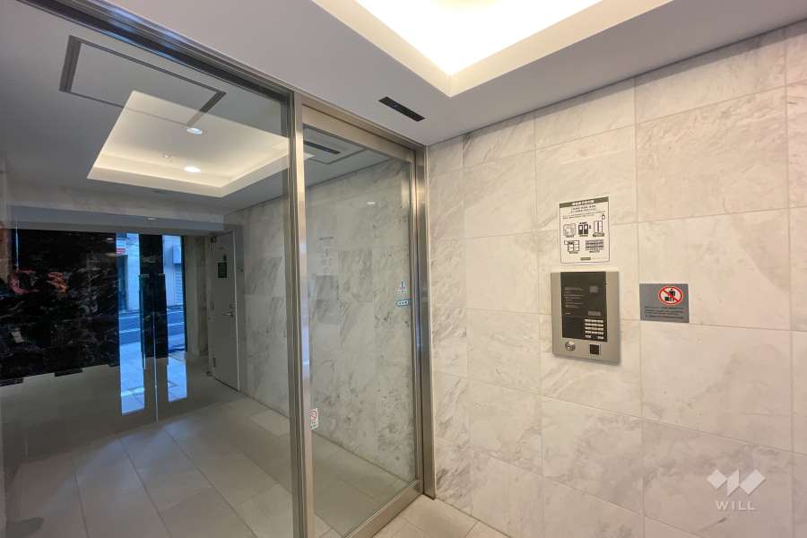 エントランスはオートロック付きです。