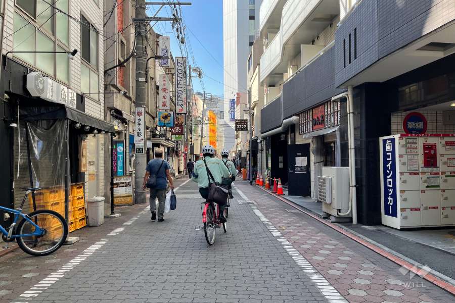 敷地南側の前面道路（東側から）