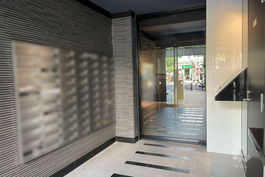 エントランスはオートロック付きです。