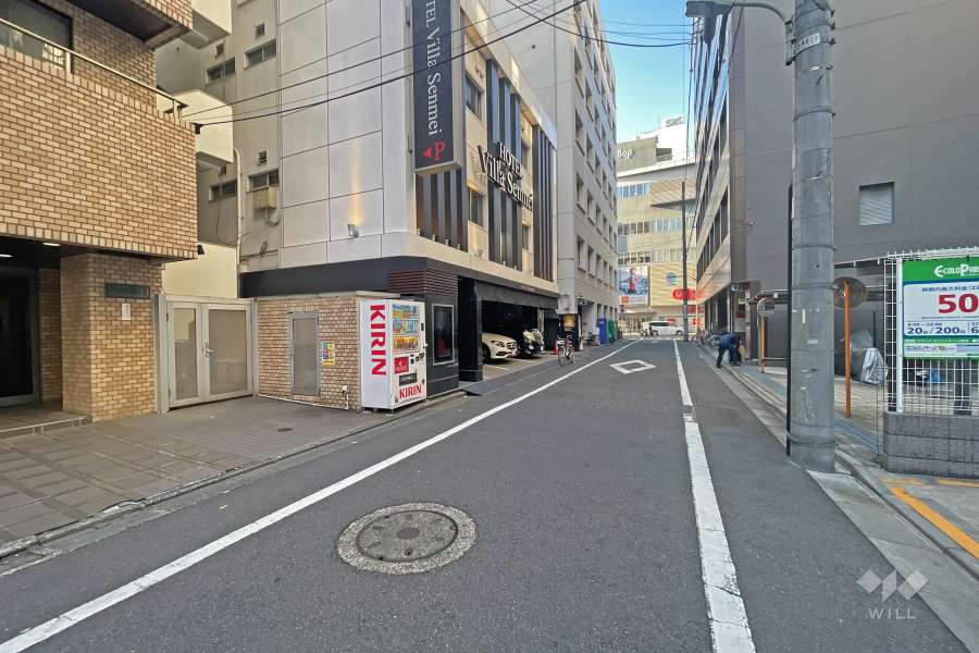 敷地南西側の前面道路(南東側から)