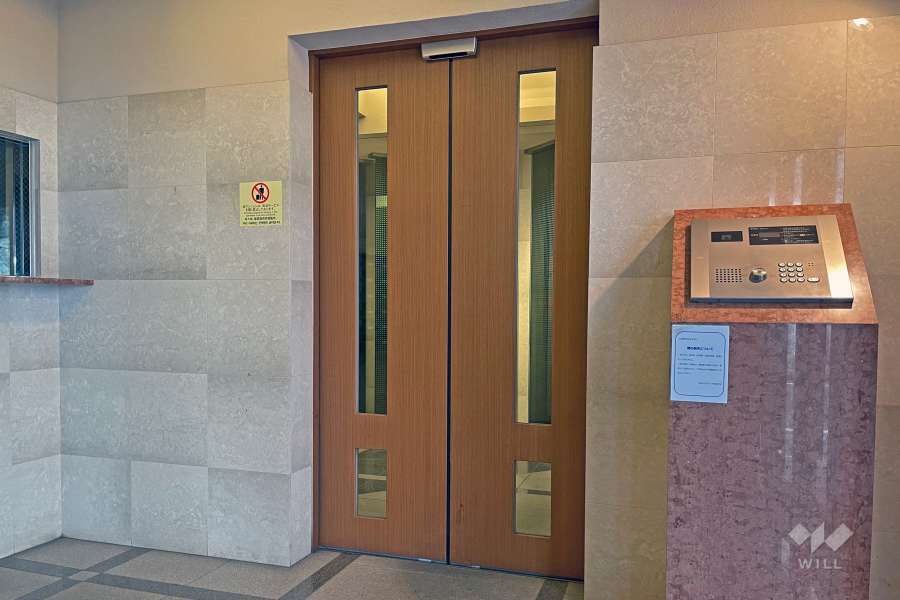 エントランスはオートロック付きです。