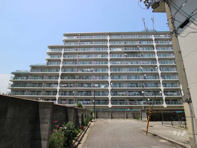 日商岩井香櫨園マンション1号棟の外観（南側から）