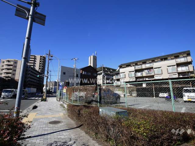 敷地の南側には国道176号線が走っています。
