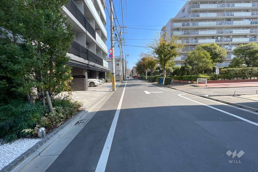 敷地南側の前面道路