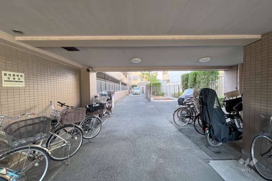 屋内に設けられた駐輪場