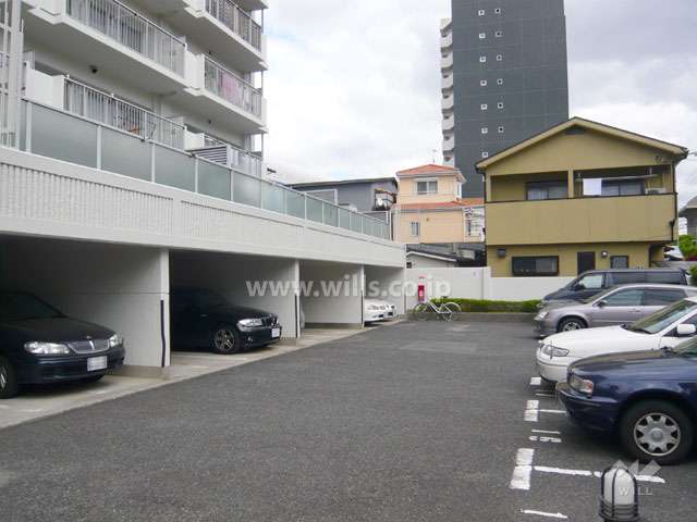 敷地内駐車場（屋外平面式と屋内平面式とがあります。）