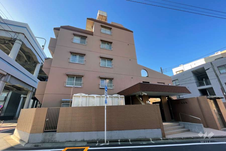 ファミネス梅屋敷の外観（北東側から）