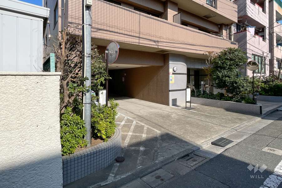 駐車場の出入り口