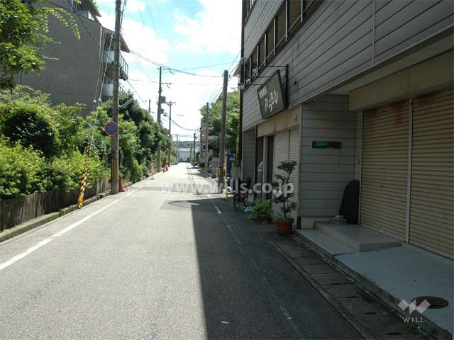 1階には店舗が入っています。