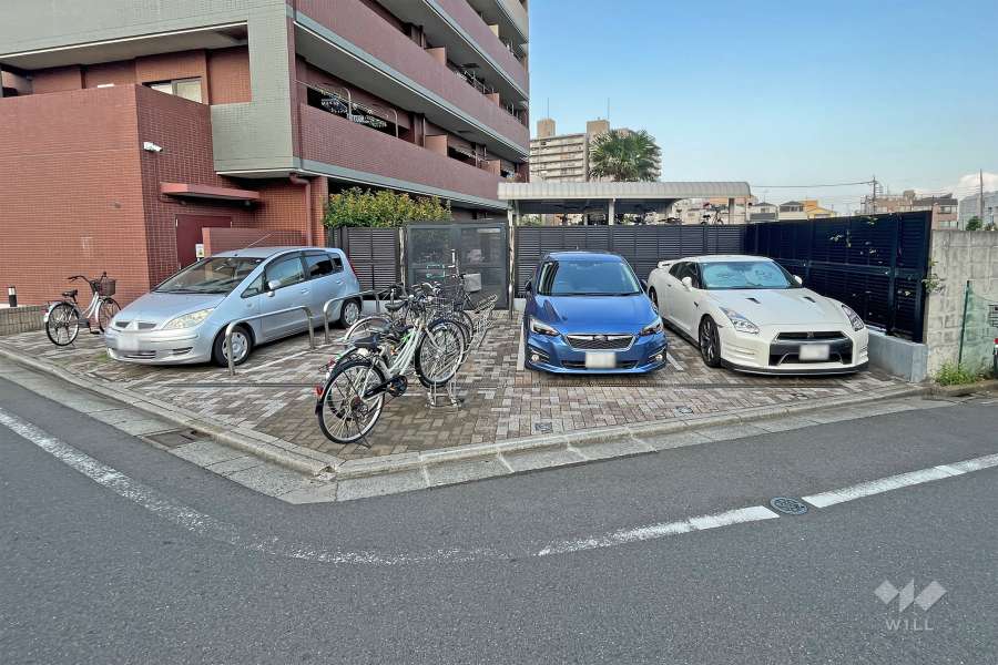敷地内駐車場(屋外平面式)、駐輪場
