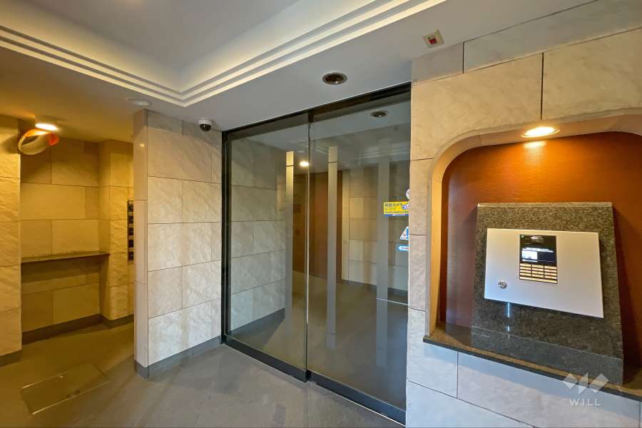 エントランスはオートロック付きです。