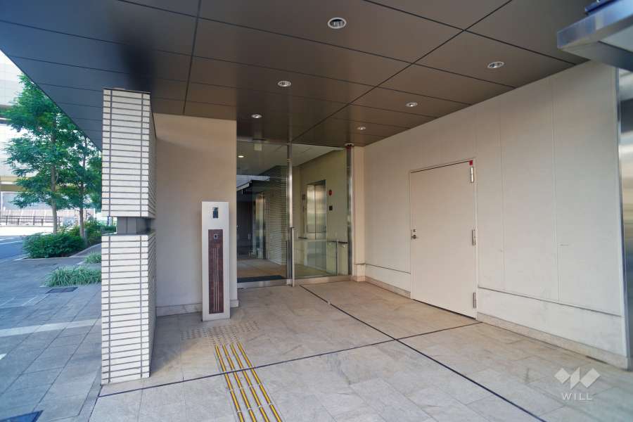 北側エントランス