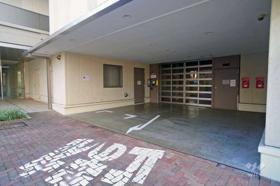 敷地内駐車場（屋内平面式）の出入り口