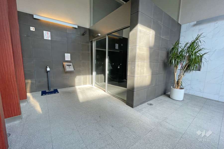 エントランスはオートロック付きです。