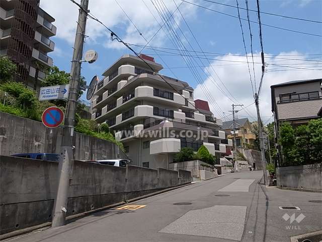周辺は広田山公園に隣接した静かな住宅地です。