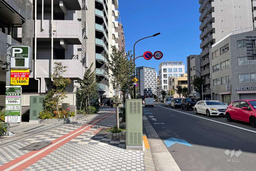 敷地東側の前面道路