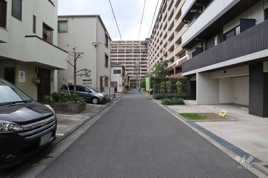 敷地南側の前面道路