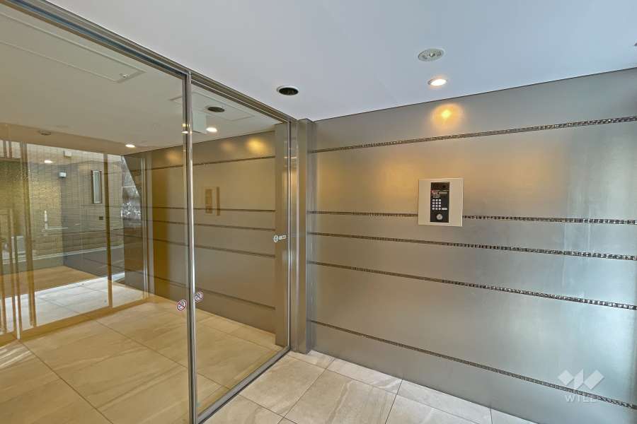 エントランスはオートロック付きです。