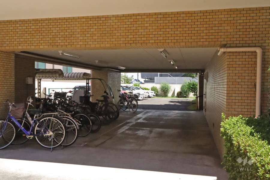 敷地内駐車場（屋外平面式）と駐輪場