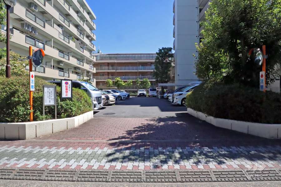 駐車場の出入り口
