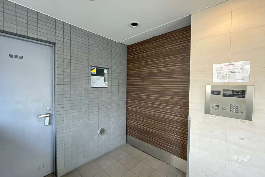 エントランスはオートロック付きです。