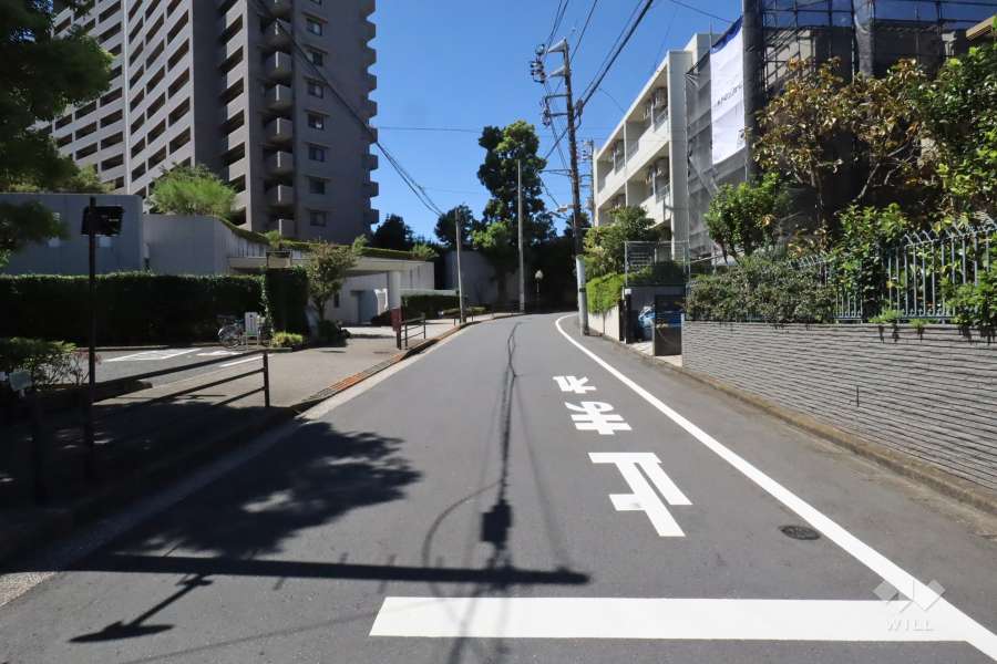 敷地北東側の前面道路　